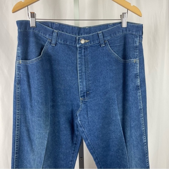 Wrangler Men's 36 x 30 Blue Jeans Regular Fit Straight Leg Denim Pants Zip Fly - Picture 3 of 10